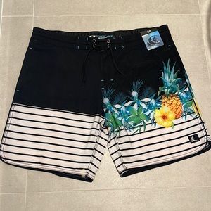 Wave life men size 36 black and white stripes swimwear board shorts Hawaiian